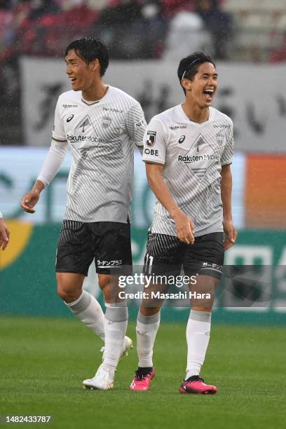 Yoshinori Muto of Vissel Kobe celebrates the second goal during the J.LEAGUE Meiji Yasuda J1 8th Sec. Match between Kashima Antlers and Vissel Kobe...