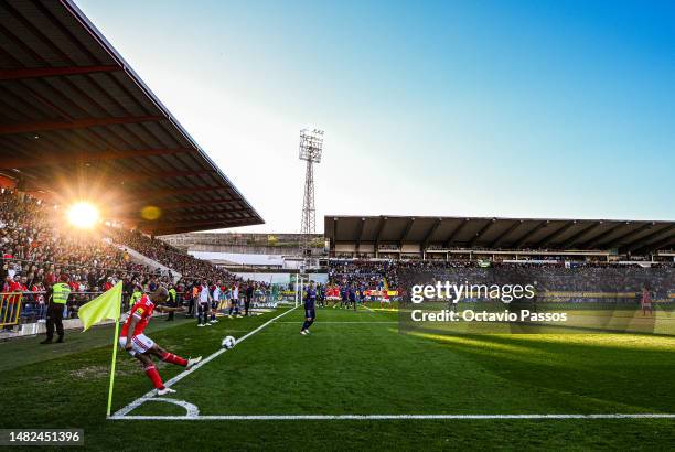 Joao Mario of SL Benfica hits a corner during the Liga Portugal Bwin match between GD Chaves and SL Benfica at Estadio Municipal Engenheiro Manuel...