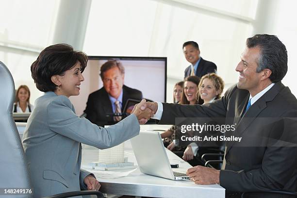 Computer Screen Handshake Handshake Computer Screen Photos and Premium High Res Pictures - Getty ...