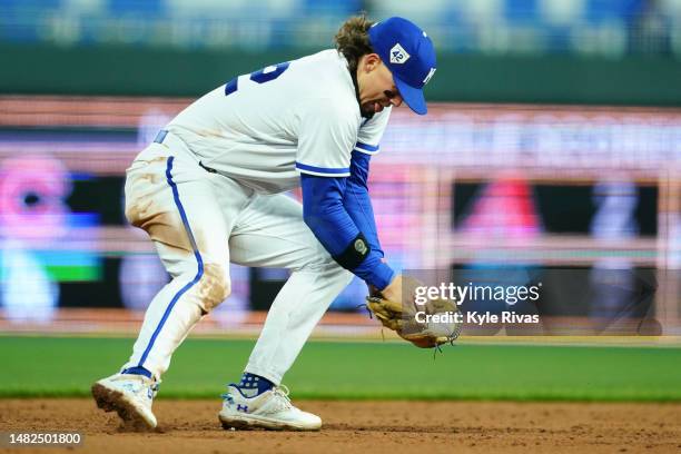 Bobby Witt Jr. #7 of the Kansas City Royals fumbles an Atlanta Braves ground ball during the eighth inning of the game at Kauffman Stadium on April...