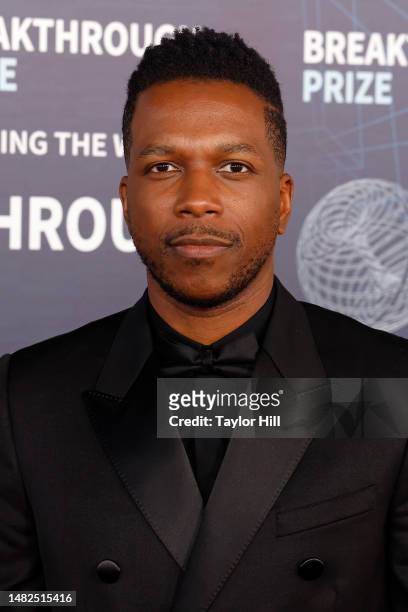 Leslie Odom Jr. Attends the 9th annual Breakthrough Prize ceremony at Academy Museum of Motion Pictures on April 15, 2023 in Los Angeles, California.