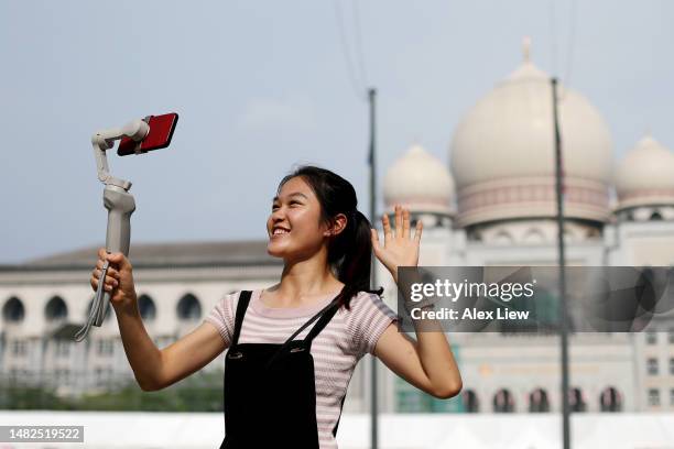 influencer - cardanische-ophanging stockfoto's en -beelden