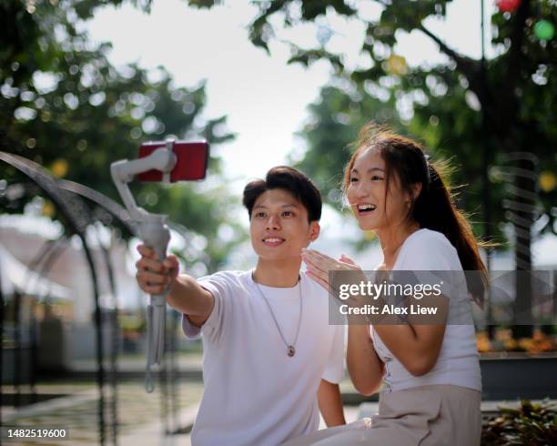 influencer - cardanische-ophanging stockfoto's en -beelden
