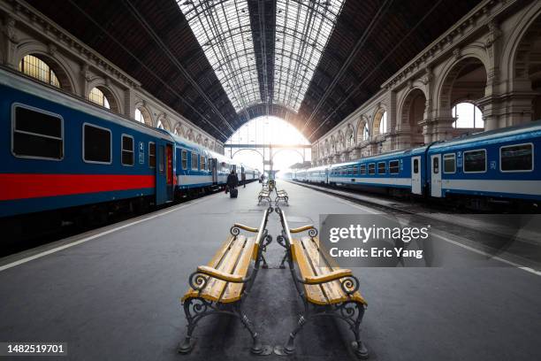 budapest keleti train station - railroad station ストックフォトと画像