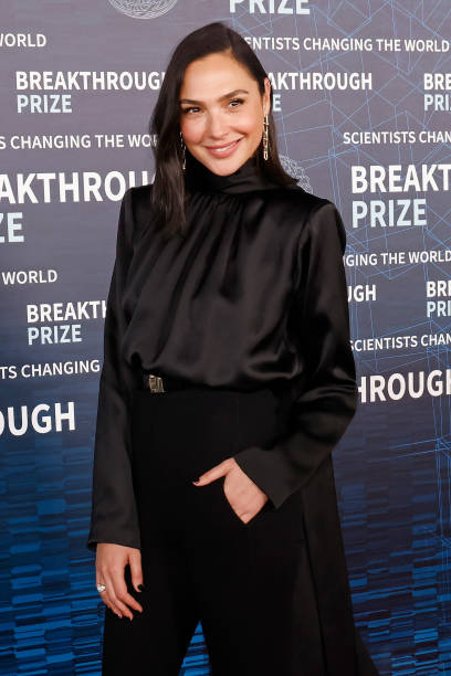 https://media.gettyimages.com/id/1482525583/photo/gal-gadot-attends-the-9th-annual-breakthrough-prize-ceremony-at-academy-museum-of-motion.jpg?s=612x612&w=0&k=20&c=ylYgXO-FDvPZfX47tRxQn8qNJ_tS7xUERh2Ge_AVHc0=