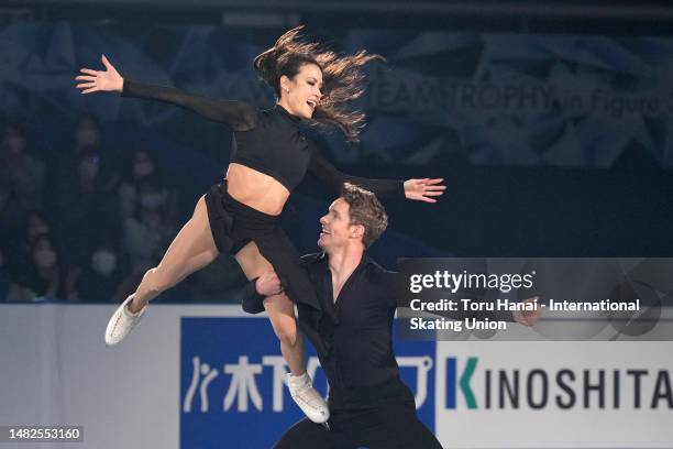 Madison Chock and Evan Bates of the United States perform during the gala exhibition of the World Team Trophy at Tokyo Metropolitan Gymnasium on...