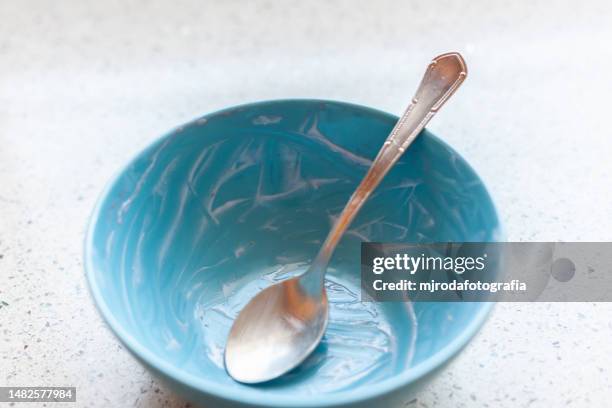 empty plate with cutlery after eating - blue bowl fotografías e imágenes de stock