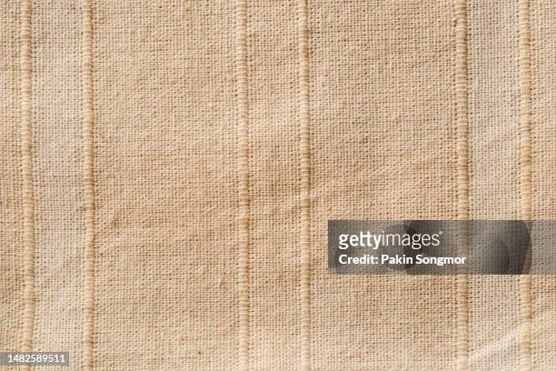 close-up of burlap textured and textile background with full frame. - saum muster stock-fotos und bilder