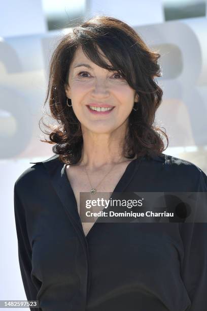 Zabou Breitman poses for a photocall during the 6th Canneseries International Festival : Day Three on April 16, 2023 in Cannes, France.