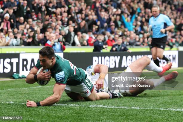 Dan Kelly of Leicester Tigers touches down for the team's first try during the Gallagher Premiership Rugby match between Leicester Tigers and Exeter...