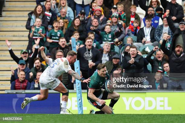 Chris Ashton of Leicester Tigers scores the team's fourth try and his 100th career try during the Gallagher Premiership Rugby match between Leicester...