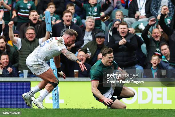 Chris Ashton of Leicester Tigers scores the team's fourth try and his 100th career try during the Gallagher Premiership Rugby match between Leicester...
