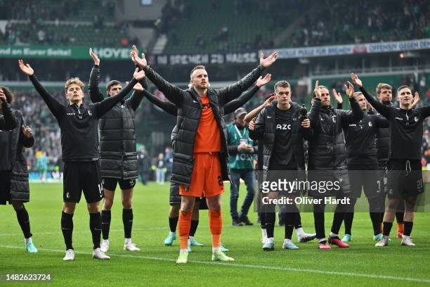 Mark Flekken of Sport-Club Freiburg celebrates with teammates following the Bundesliga match between SV Werder Bremen and Sport-Club Freiburg at...