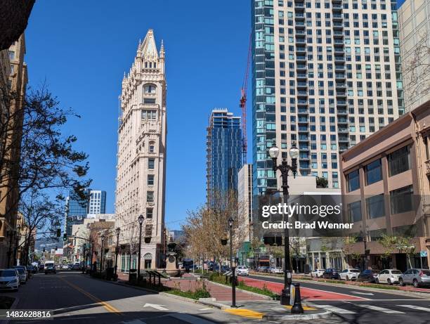 latham square in downtown oakland - oakland californië stockfoto's en -beelden