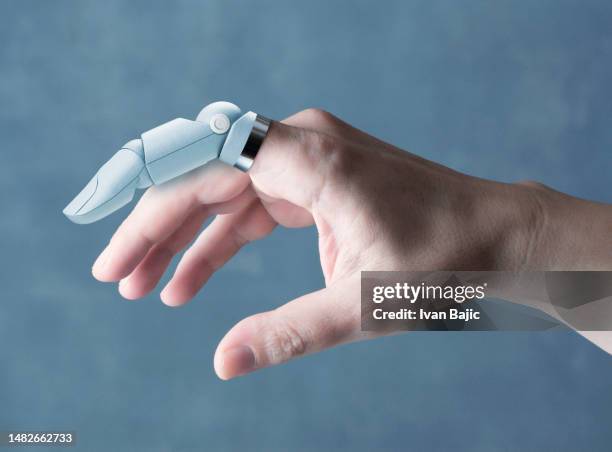 hand with robotic finger - cyborg 個照片及圖片檔