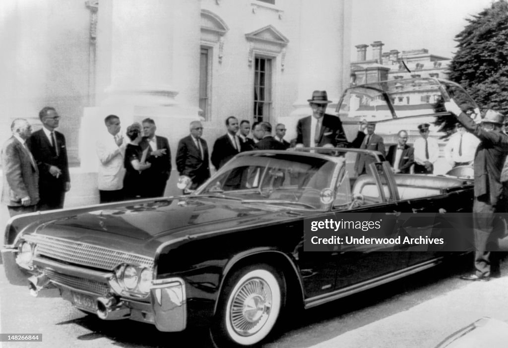 Custom Lincoln Limo For JFK