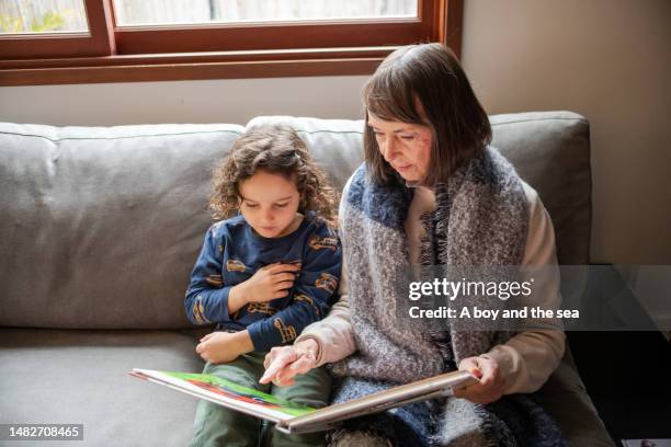 quality family time - australian family time stockfoto's en -beelden