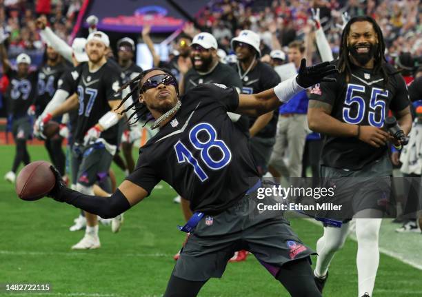 Justin Jefferson of the Minnesota Vikings and NFC and his teammates, including Za'Darius Smith of the Vikings, celebrate after Jefferson scored an...