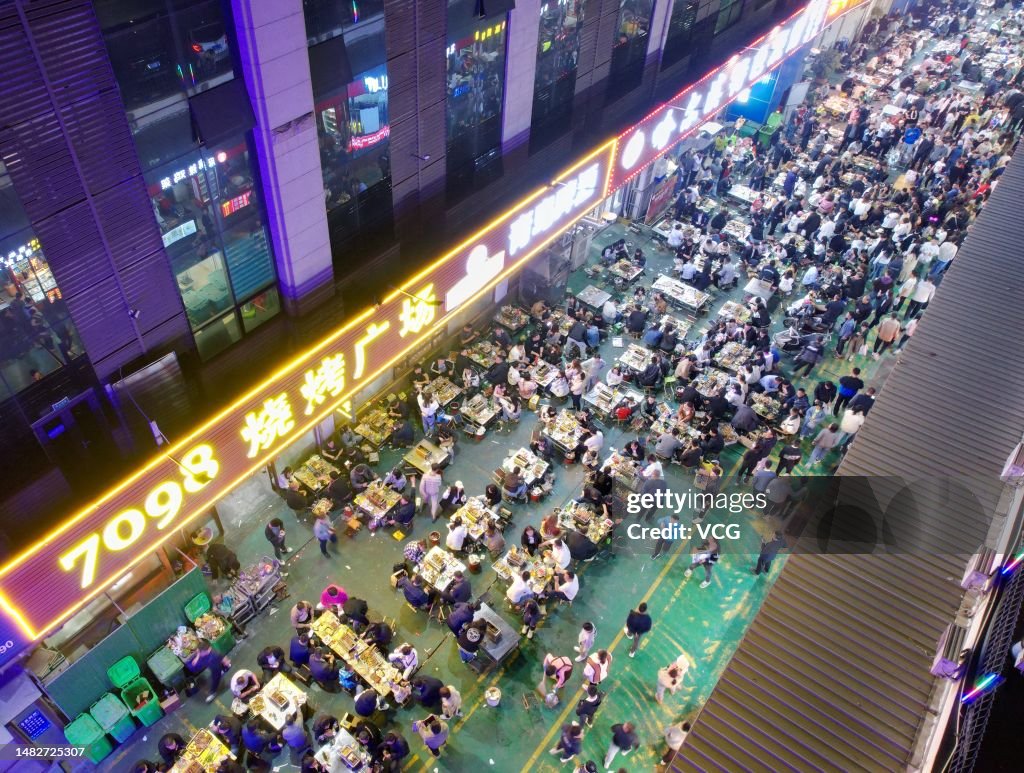 Zibo's Barbecues Attract Large Number Of Hungry Folks