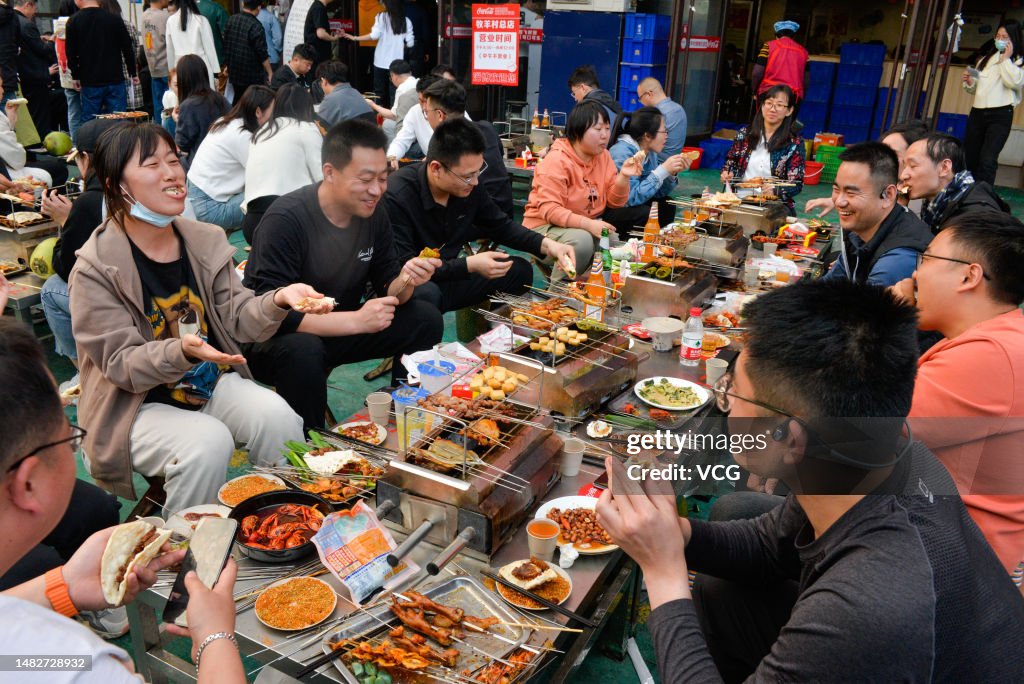 Zibo's Barbecues Attract Large Number Of Hungry Folks