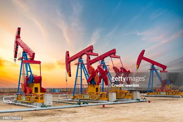 oil pump, oil industry equipment - 潤滑油 ストックフォトと画像