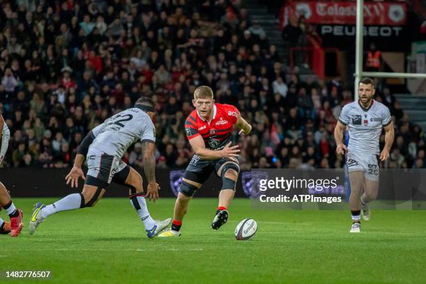 Lima Sopoaga of Lyon Vs Jack Willis of Stade Toulousain in action during the Top 14 match between Stade Toulousain and Lyon Olympique Universitaire...