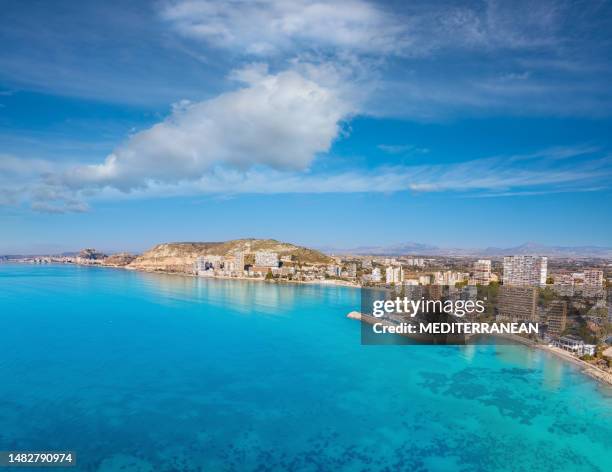 plage de la ville d’alicante à playa albufereta et almadraba vue aérienne par drone en mer méditerranée - costa blanca photos et images de collection