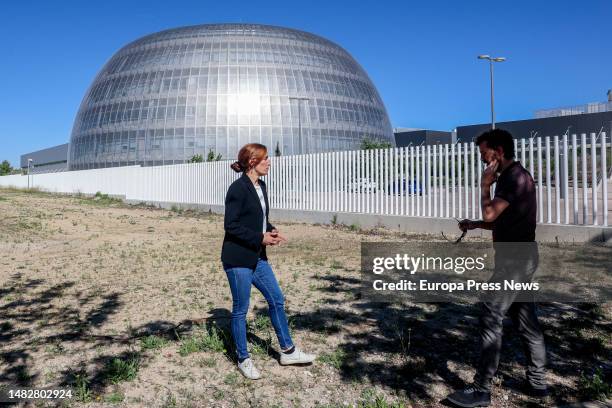 The candidate of Mas Madrid for the presidency of the Community of Madrid, Monica Garcia, talks on her arrival at the Isabel Zendal Hospital, on 17...