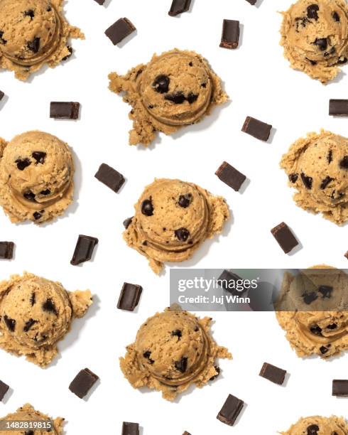 chocolate chip cookie dough - biscuit dough stock pictures, royalty-free photos & images