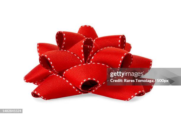 close-up of red ribbon against white background,romania - schleife stock-fotos und bilder