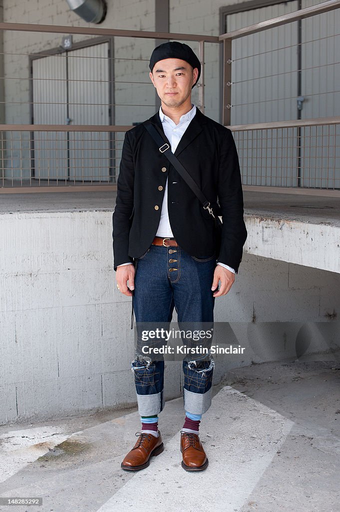 Shoji Fujii Photographer wearing Christopher Nemeth jeans and jacket,  Foto di attualità - Getty Images