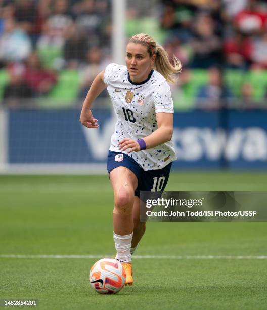 Lindsey Horan of the United States dribbles the ball during an international friendly game between Ireland and the USWNT at Q2 Stadium on April 8,...