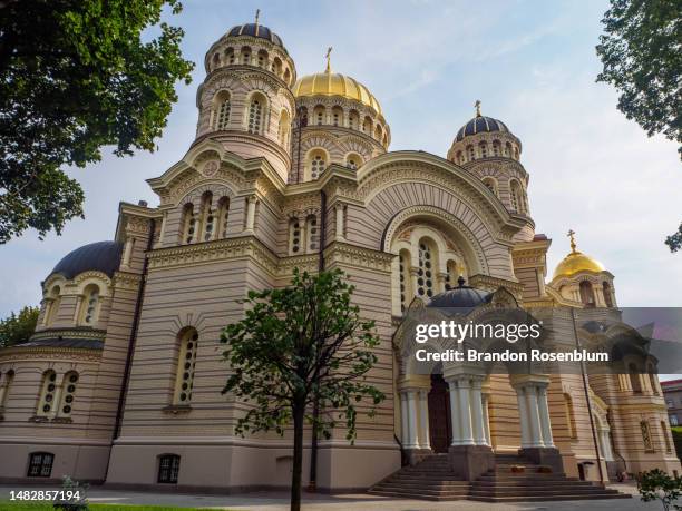 riga nativity of christ orthodox cathedral in riga, latvia - riga stockfoto's en -beelden