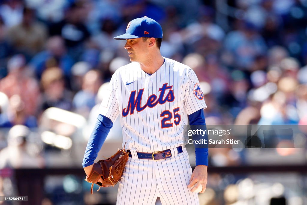 Brooks Raley of the New York Mets pitches during the sixth inning ...
