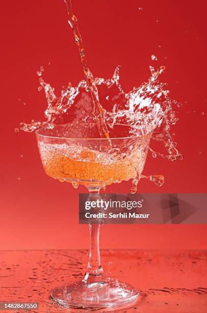 cocktail margarita splash - stock photo - alkoholmissbrauch stock-fotos und bilder