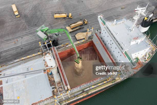Container Load Grain 1,449 Grain Loading Stock Photos, High-Res Pictures, and Images - Getty ...