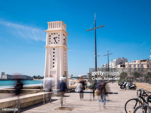 old pier clock of les sables d'olonne - vendée photos et images de collection