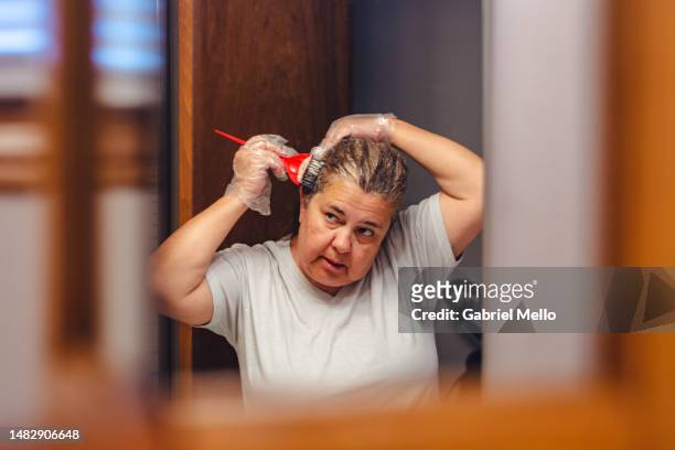 woman dyeing the hair at home - hair coloring stock pictures, royalty-free photos & images