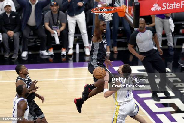 Harrison Barnes of the Sacramento Kings dunks the ball on Klay Thompson of the Golden State Warriors in the first half during Game Two of the Western...