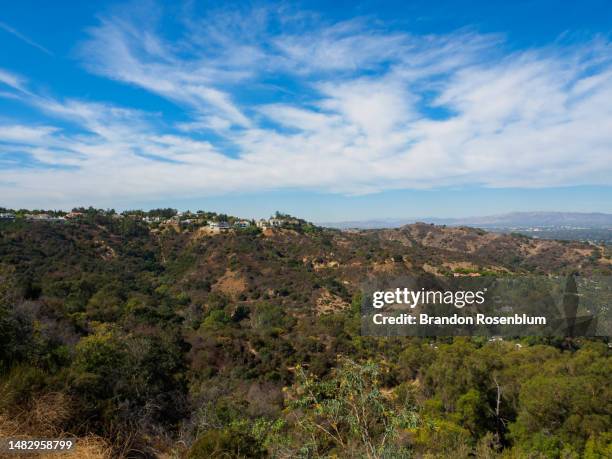 view from mulholland drive in los angeles, california - mulholland drive stockfoto's en -beelden