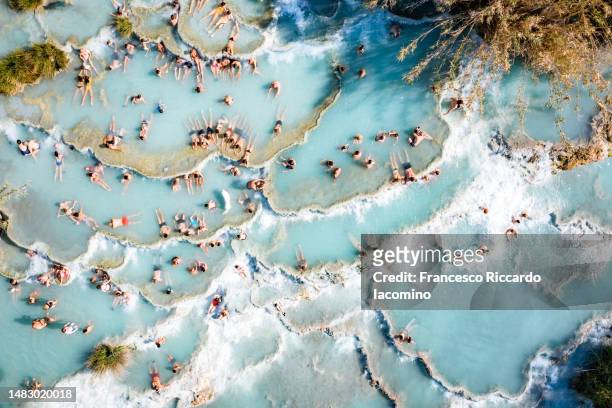 free thermal baths, hot springs, directly above - thermal image photos et images de collection