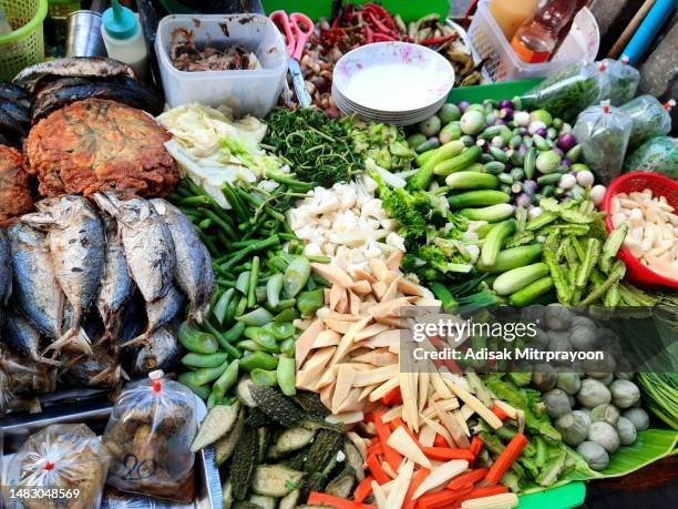 take out meal and vegetable - bangkok street food vendor. - thai food stock pictures, royalty-free photos & images