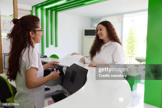 reception and patient interview - exit interview stock pictures, royalty-free photos & images