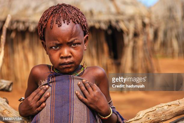 petit garçon de culture hamer, éthiopie, afrique - hamar photos et images de collection