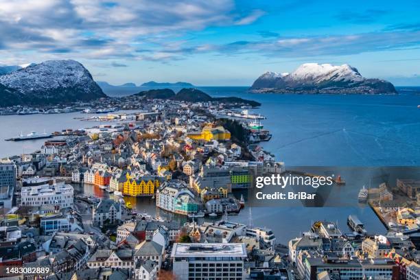 stadt ålesund, norwegen - norwegisch stock-fotos und bilder