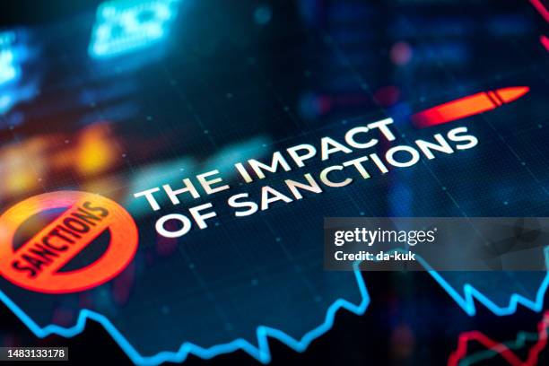 l’impact des sanctions. les sanctions fonctionnent-elles? - punishment stocks photos et images de collection