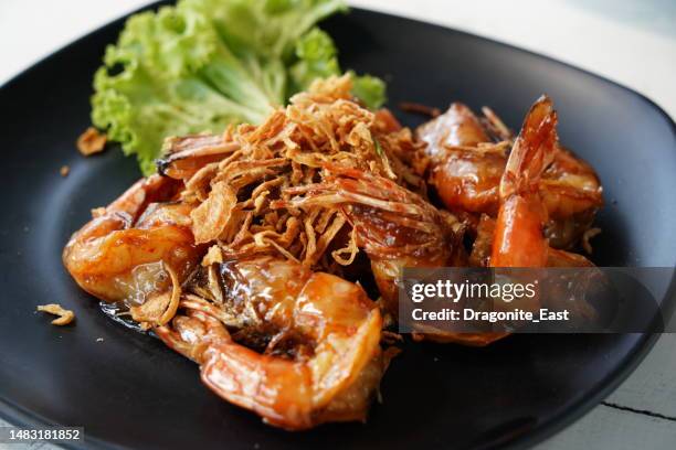 stir-fried shrimp with chili, garlic and tamarind sauce - tamarind bildbanksfoton och bilder