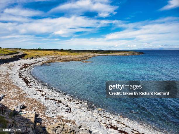 typical deserted beach on inis mor, the aran islands, ireland - aran islands imagens e fotografias de stock