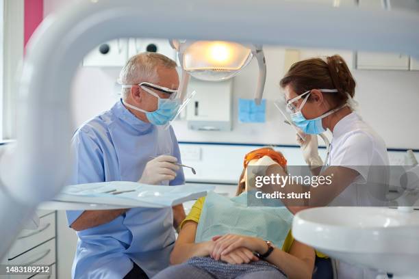 dental team patient check up - surgical mask and gloves stock pictures, royalty-free photos & images