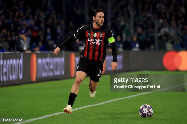 Davide Calabria of AC Milan in action during the UEFA Champions League quarterfinal second leg match between SSC Napoli and AC Milan at Stadio Diego...